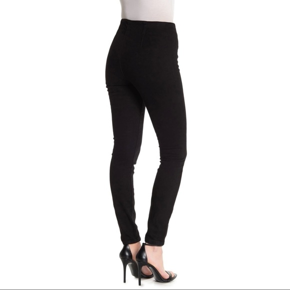 [Blank NYC] Classic Button High Waisted Denim Skinny Jeans - Picture 5 of 8